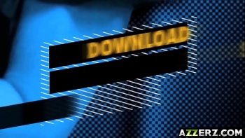 Аппетитная мамаша Алексис Фокс занималась мытьем посуды на кухне