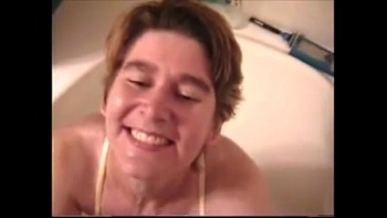 Зашла пописать и увидела член