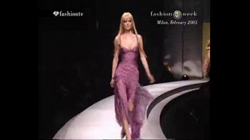 Делает занятия на велотренажере модными