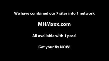 Сидя на коленях у негра с большим членом