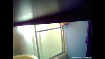 Сын подглядовает за матерью ванне бесплатно