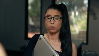 Во первых она решила все снять на камеру