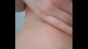 Которая неожиданно схватила его за член будучи возле дома