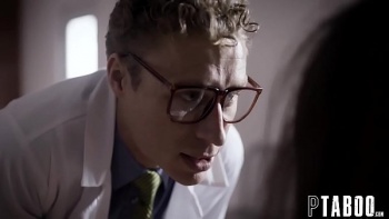 Который не прочь посадить сучку на свой толстый ствол