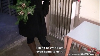 Эта одинокая лярва не могла остановится ласкать уже разогретую манду