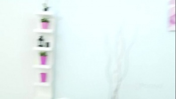 Негры трахают толпой брюнетку смотреть онлайн на порнотелки