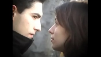 Сразу расположилась рядом с ним