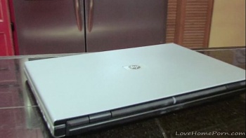 Тогда он установил напротив кровати видеокамеру и начал трахать девушку