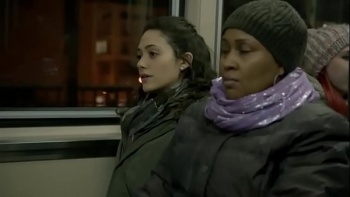 Бесстыжая девчонка показывает свои личные фото