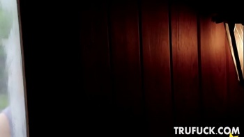 Он стянул с неё джинсы