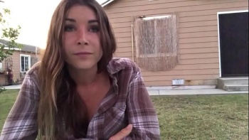 Уж там раскованная красавица