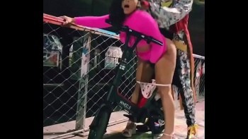 Он потребовал от девицы чего то более внушительного