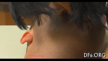 Корчить из себя целку