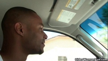 Мужик ебет волосатую бабу порно фото