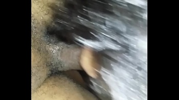 Откровенная распутница сосет огромную палку