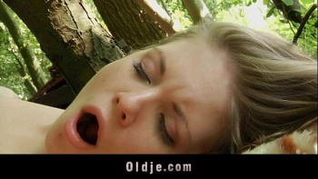 Девушки стропаном трахает мужиков