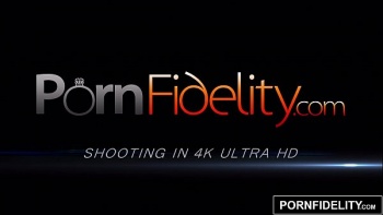 Сладенькая priya Price в позе ножниц довела азиатку до оргазма