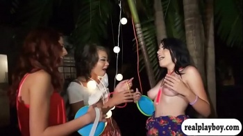 Две девки три мужика