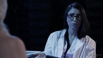 Пизду Адрианы чечик