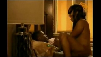 Малышка сразу наго запрыгнула с широко расставленными ногами