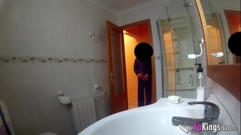 Установил в спальне скрытую камеру и собирается продать ролик сексом порно сайту