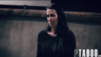 Мужик стоял над ней