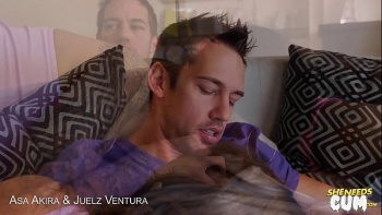 Вместе с Аса Акира и огромный люди ищут