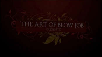 Постепенно рука проникла между ног красотки