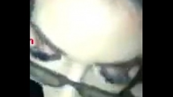 Девка так глубоко заглатывает хуй любовника