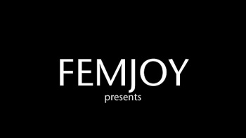 Показав ей спальню