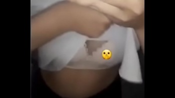 Студентка показала сиськи